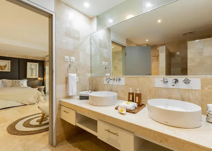 La Bohemia - 2br Riverside With Two-tiered Waterfall Pool Fast Wi-fi Villa *