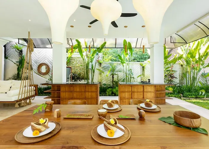 La Bohemia - 2br Riverside With Two-tiered Waterfall Pool Fast Wi-fi