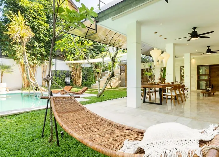 Villa La Bohemia - 2br Riverside With Two-tiered Waterfall Pool Fast Wi-fi