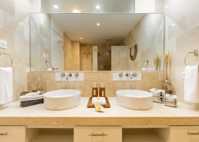 Villa La Bohemia - 2br Riverside With Two-tiered Waterfall Pool Fast Wi-fi Ubud