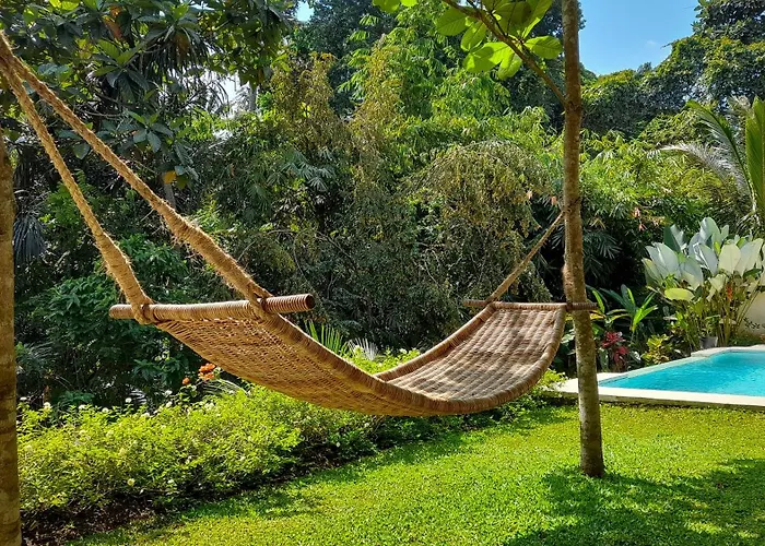 La Bohemia - 2br Riverside With Two-tiered Waterfall Pool Fast Wi-fi