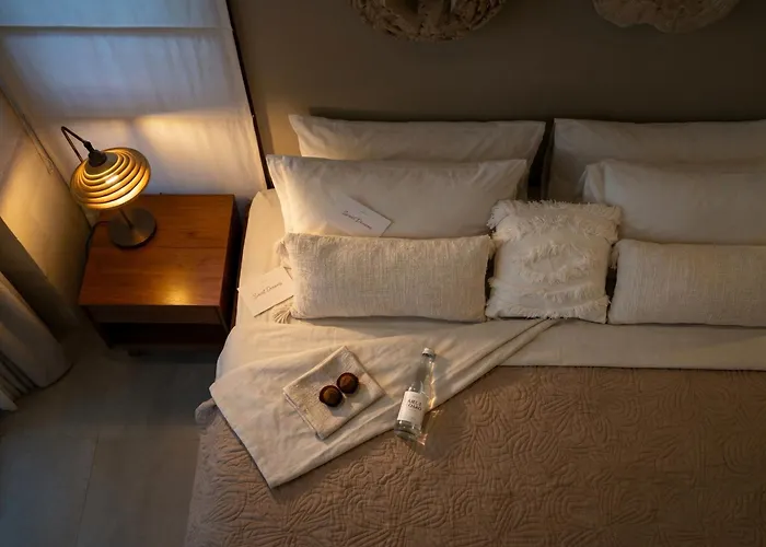Villa La Bohemia - 2br Riverside With Two-tiered Waterfall Pool Fast Wi-fi Ubud