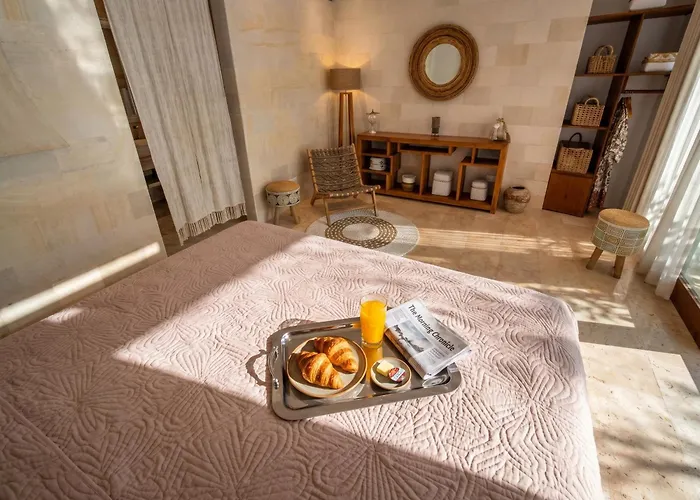 Villa La Bohemia - 2br Riverside With Two-tiered Waterfall Pool Fast Wi-fi Ubud