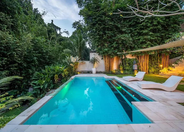 La Bohemia - 2br Riverside With Two-tiered Waterfall Pool Fast Wi-fi