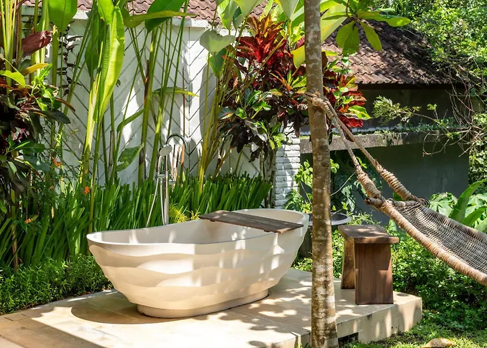 La Bohemia - 2br Riverside With Two-tiered Waterfall Pool Fast Wi-fi Ubud