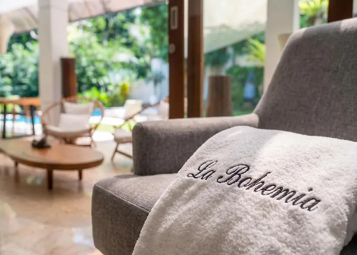 La Bohemia - 2br Riverside With Two-tiered Waterfall Pool Fast Wi-fi