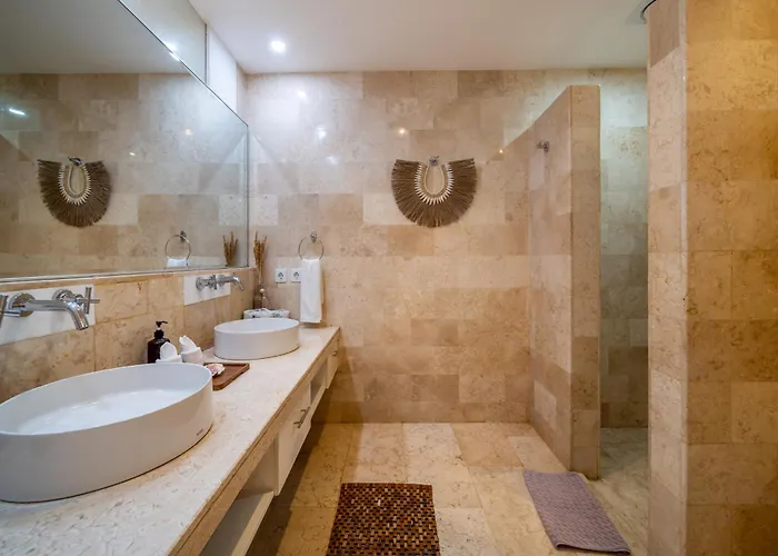 La Bohemia - 2br Riverside With Two-tiered Waterfall Pool Fast Wi-fi