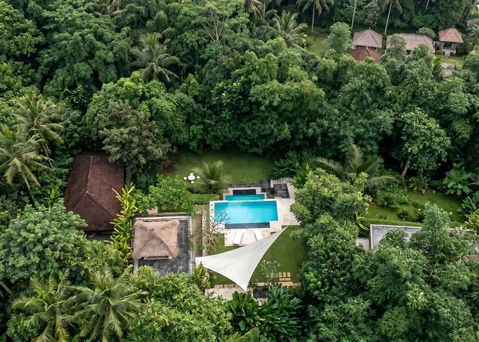 La Bohemia - 2br Riverside With Two-tiered Waterfall Pool Fast Wi-fi
